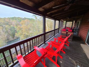 Rock The River Lodge - Outside Seating with big Georgia Mountain Views