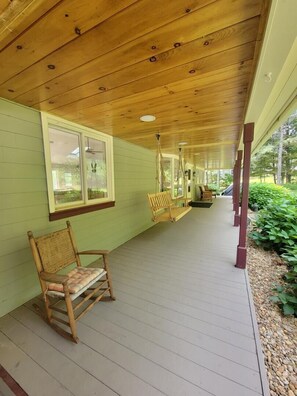 Great front porch with seating!