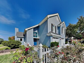 The Exterior of Tybee Sun & Stars