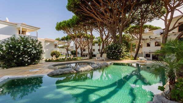 This pool is like an oasis, with trees and sun, sun loungers and two pools, it's the ideal place to relax and enjoy 
#pool #relax #outdoor #algarve #portugal