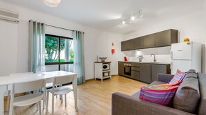 The living area in open space is perfect for socialization, while whatching some TV and cooking among friends or family
#sofabed #livingarea #kitchen #algarve #portugal