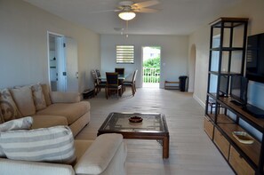 Welcome ! Unit is located on the top floor. 