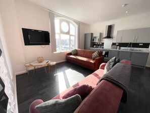 Living Room / Lounge