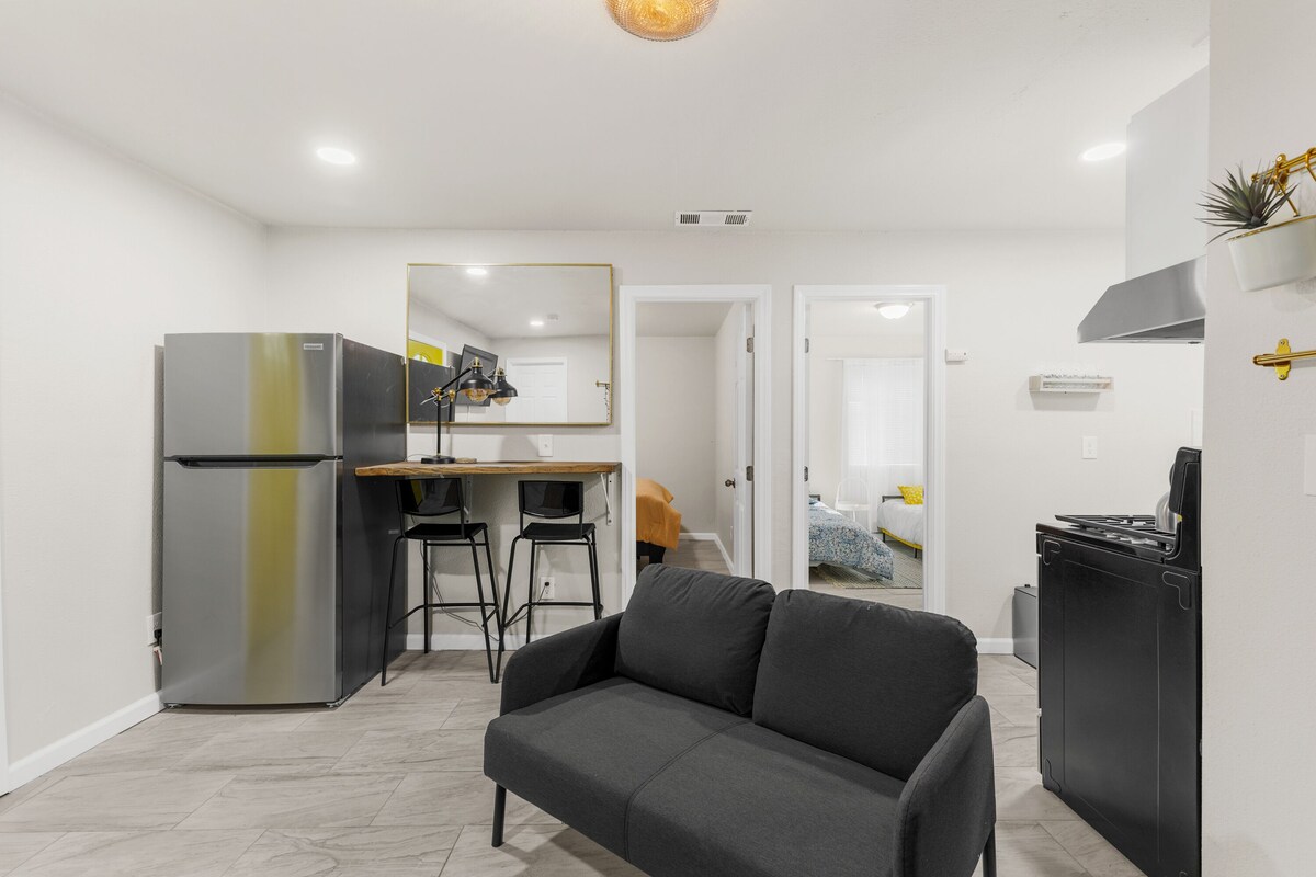 Comfortable Compton 2 Bed APT 1
