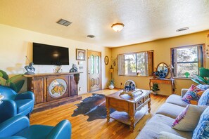Living Room | Free WiFi | Smart TV | Central A/C