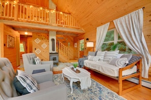 Living Room | Fireplace | Smart TV | Central Heating