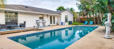 Orlando Vacation Rental | 3BR | 2BA | 2 Steps Required | 1,294 Sq Ft