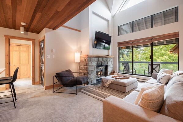 Living area: Smart TV