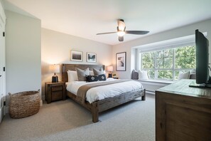 Primary bedroom: King bed