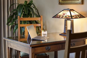 Work desk