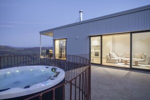 Spa at The Bella Vista by Mt Bellevue in the King Valley