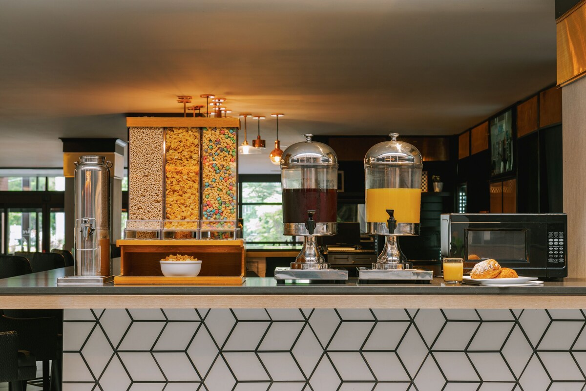 The Arcadian powered by Sonder | Superior King Room w/ Street View