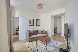 Salon avec canapé lit