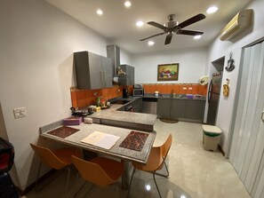 Eat-in Kitchen