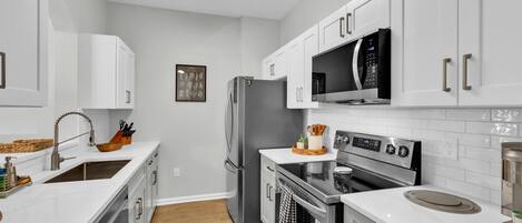 New Appliances, Cabinets, and Quartz Countertops!