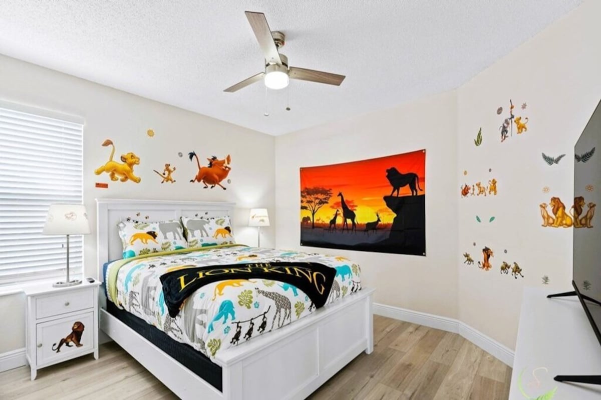 7 bedrooms kids friendly Resort with a water splash community and private pool!