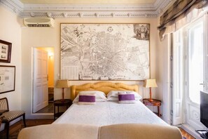 Latex mattress, embroidered linens, down pillows, wool blankets, good lighting.