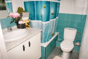 Bath tub