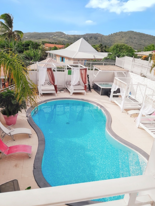 Vue sur piscine