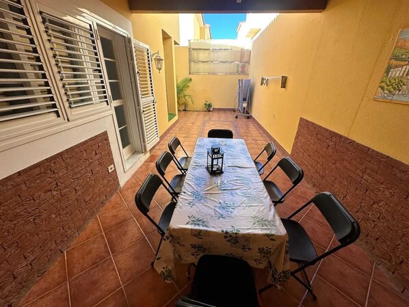 Outdoor dining