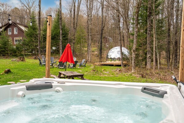 8-person sauna in the backyard (plus 6-person hot tub and fire pit)