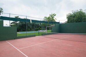 Field (volley/tennis)
