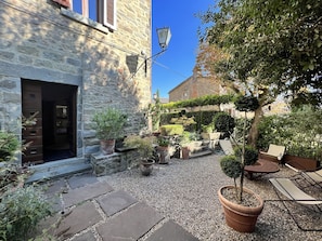 Building Exterior, Garden, Main Entrance