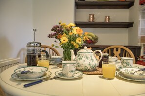 The Old Potting Shed, Kirkbymoorside: Dining table seating four guests