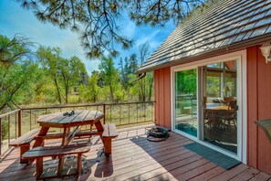 Deck | Gas Grill | Horseshoes | Basketball Court