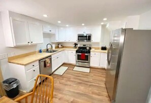 Plenty of counterspace in this Kitchen!