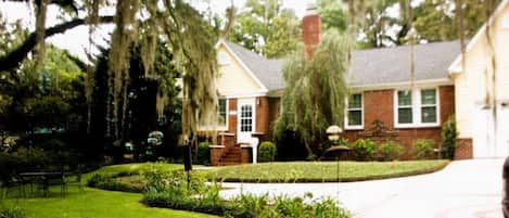 front of the house from the driveway