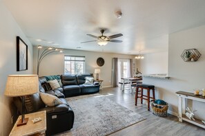 Living Room | Free WiFi | Smart TV