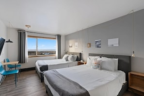 Comfortable Unit with 2 Queen beds