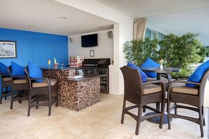 Pool Bar