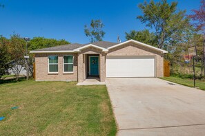 House Exterior | Keyless Entry