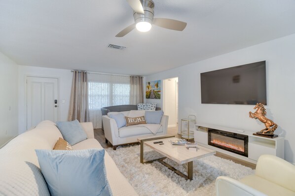 Largo Vacation Rental | 2BR | 2BA | 2 Steps Required | 1,304 Sq Ft