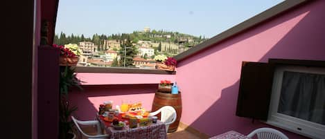 Terrazza panoramica sulle colline di Verona