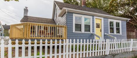 Adorable cottage in Downtown East Greenwich