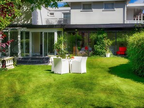 Plante, Propriété, Fenêtre, Bâtiment, Maison, Lot Terre, Chaise, Herbe, Arbre, Tableau De Plein Air