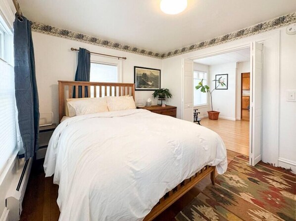 This peaceful and tastefully furnished apartment is filled with thoughtful touches and can comfortably accommodate stays of length