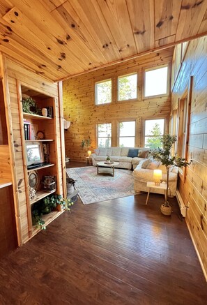 Entry way view! 3 TVs, board games, small kids play room & 125ft of beach!