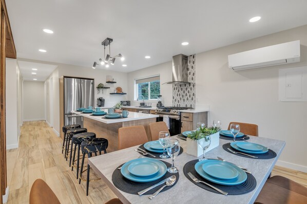 "Dining Room","Dining Table","Furniture","Indoors","Table"