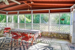 Screened-In Porch | Dining Table