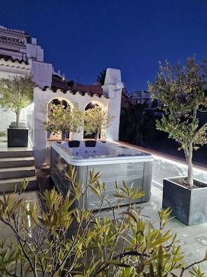 Bain à remous extérieur