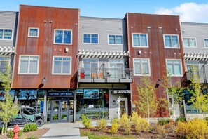 Front Exterior View of this Winter Park Loft Rental