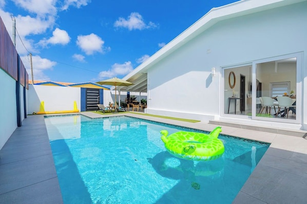 NEW Modern 3BR 3BA ~Private Pool ~CentrallyLocated (15404)