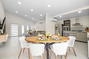 NEW Modern 3BR 3BA ~Private Pool ~CentrallyLocated (15420)