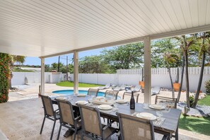 4BR4BA w/ Private Pool ~ Walking distance to Ritz (14856)