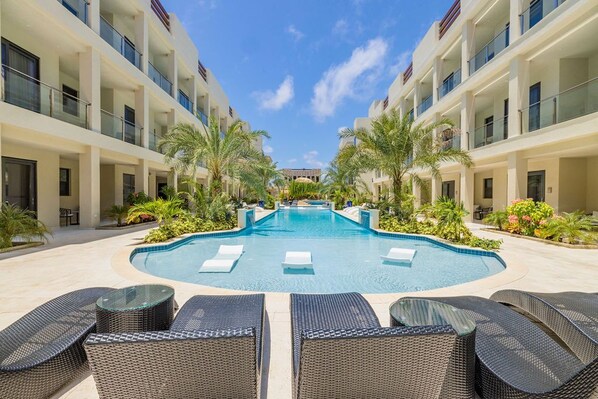 NEW Modern 2BR 2BA Condo w/ Gym *Pool *BBQ Parking (15241)