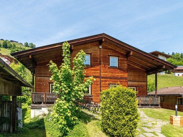 Außenseite Ferienhaus [Sommer]